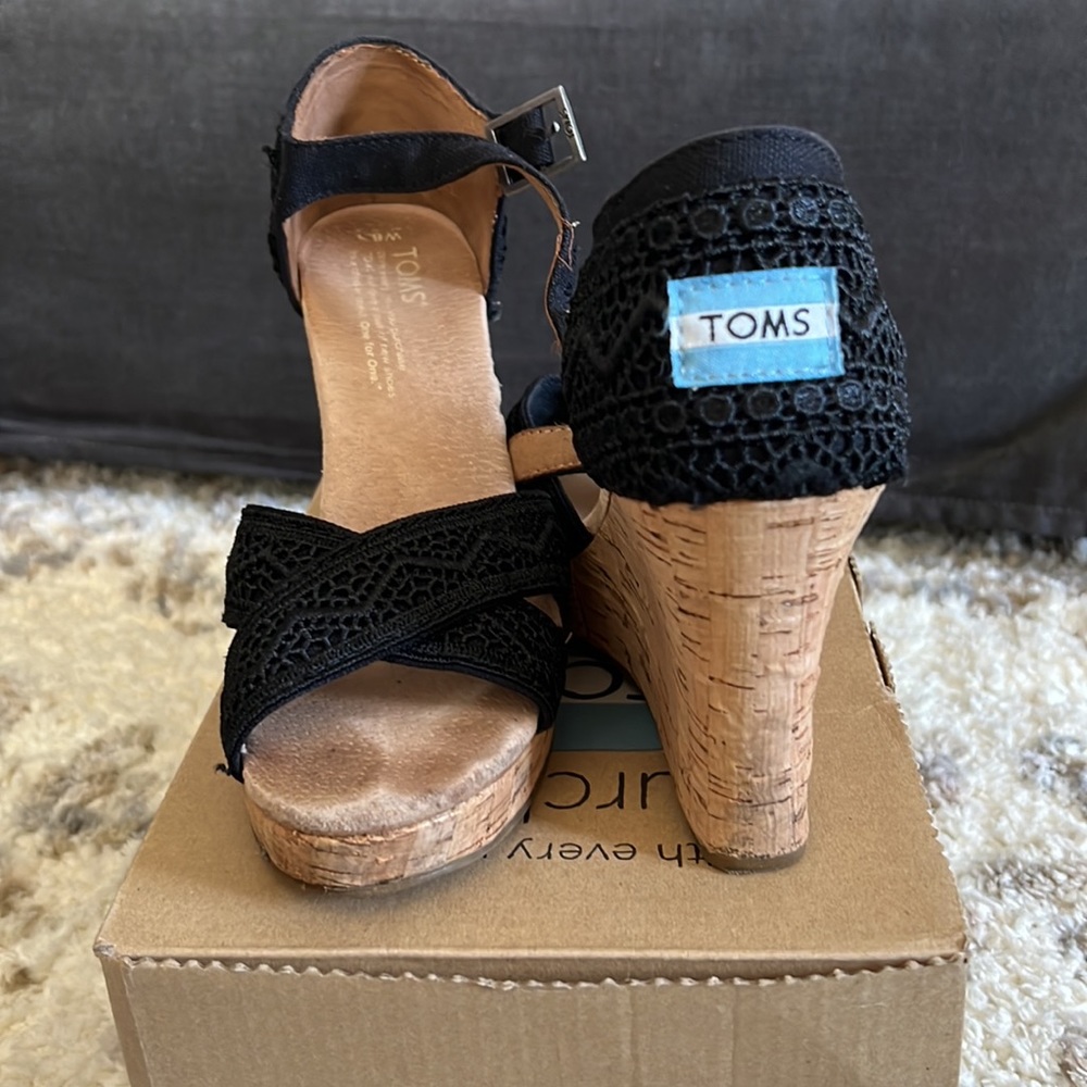 Toms strappy wedge black crochet 6.5 sandals